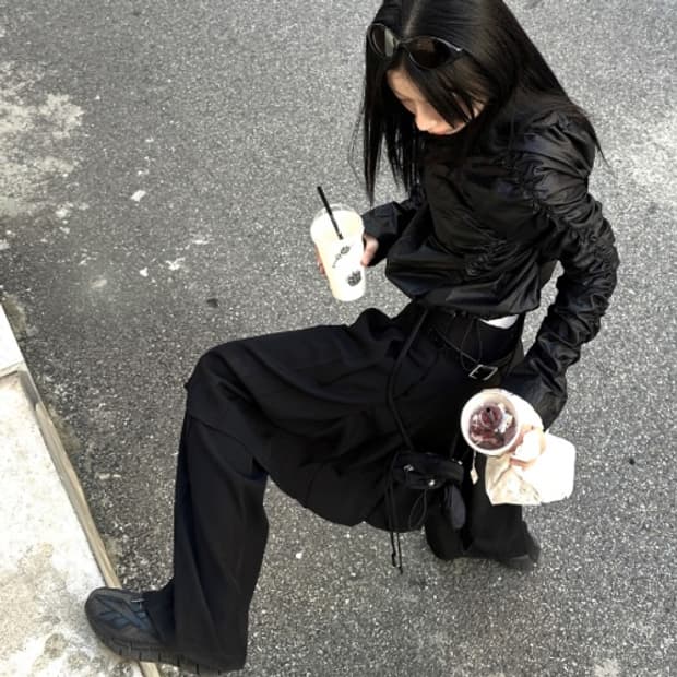 우화 SHIRRING HIGHNECK WINDBREAKER