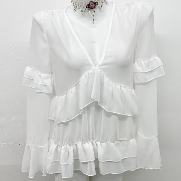 화이트 시어 프릴 블라우스