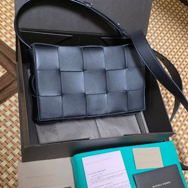 보테가베네타 카세트백 스몰 블랙