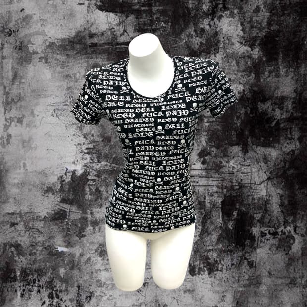 Roan a short-sleeved T-shirt