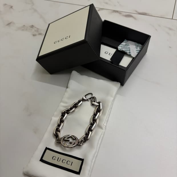 구찌 인터로킹G 와이드팔찌 18호