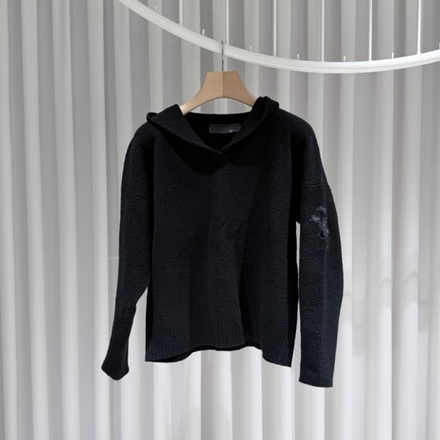 (A+/S) / 크롬하츠 레더 패치 크롭 니트 블랙