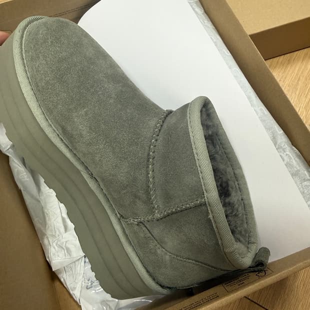 UGG 어그 클래식 울트리 미니 플랫폼 모스그린 240 새제품