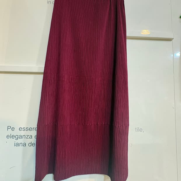 이세이미야케버건디플리츠스커트
