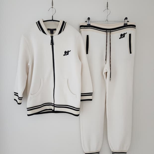 루이비통 화이트 롱 슬리브 재킷+바지 세트