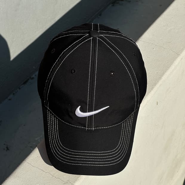 [F] 나이키 로고 스티치 디테일 블랙 볼캡 모자