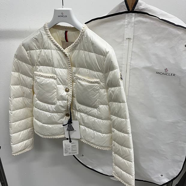 여) 몽클레어 경량 숏패딩 