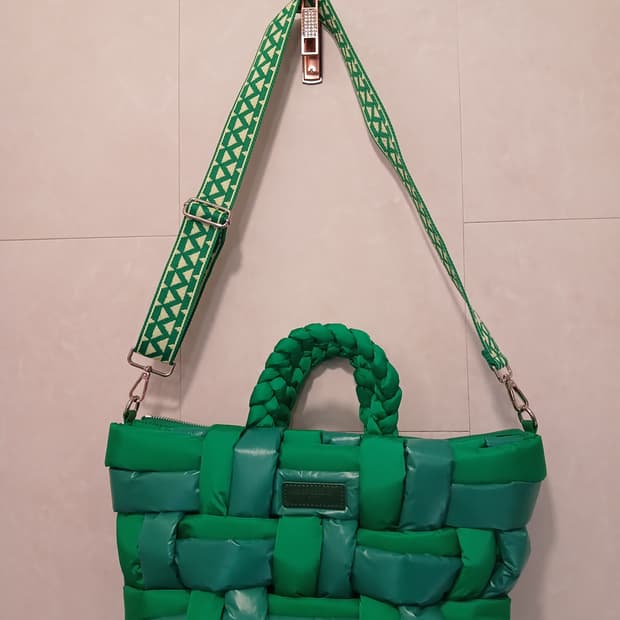 베네통 정품 여성 퀼팅 패딩 가방