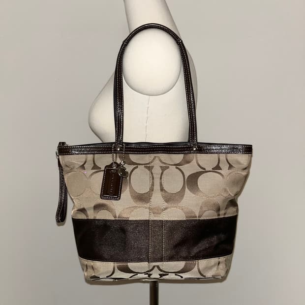 📦 Coach basic Shoulder Bag