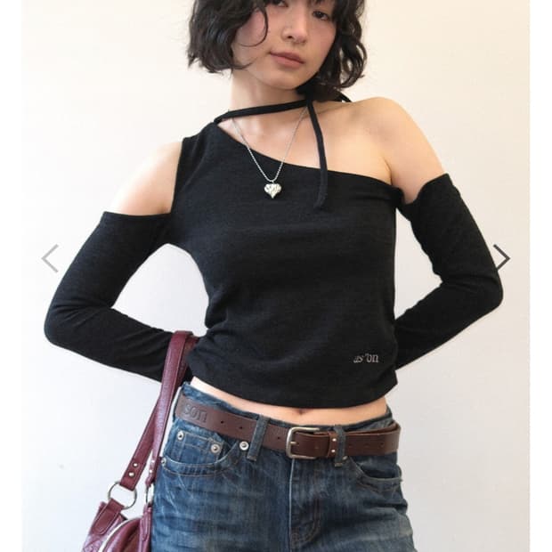 As on MUSE CUT-OUT TEE / BLACK