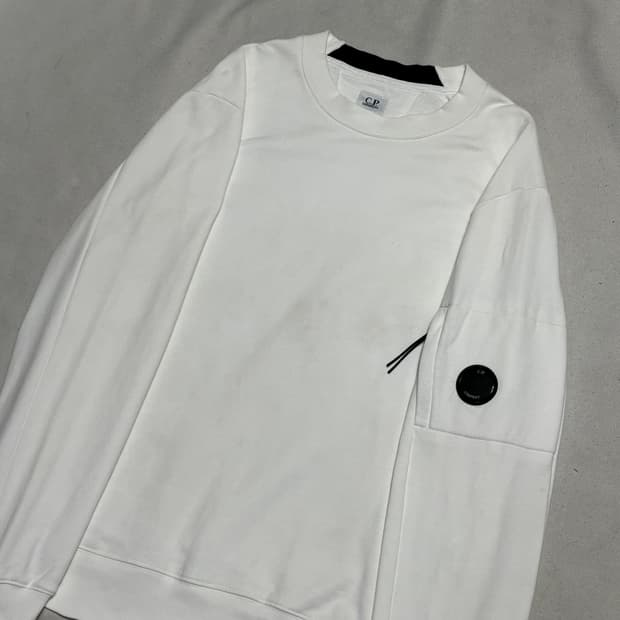 XL C.P.컴퍼니 렌즈 화이트 맨투맨 