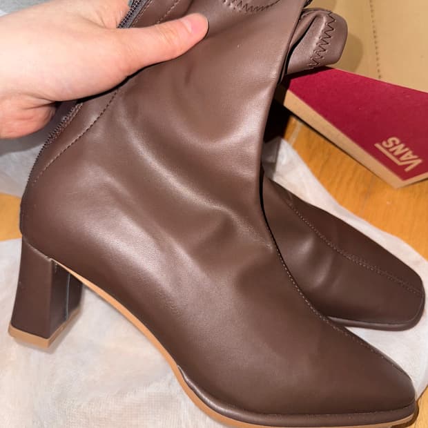 브라운 컬러 앵클부츠 235