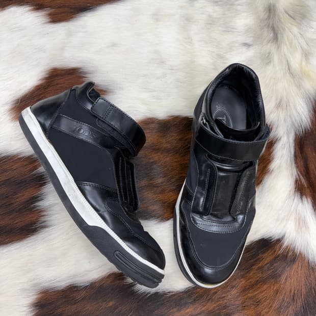 Tod’s 레이스리스 벨트 레더 스니커즈