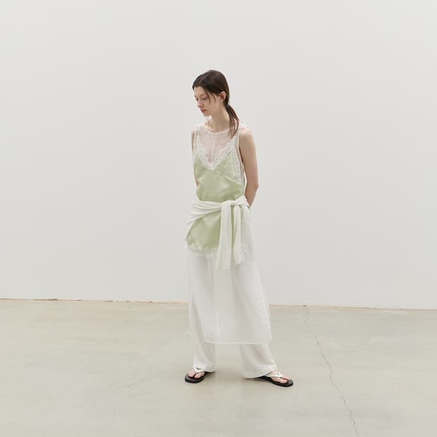르바(LEVAR) Silky Lace Layered Slip Top