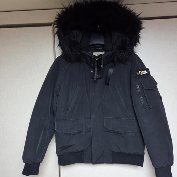 내셔널지오그래픽 블랙 덕다운 패딩 점퍼100