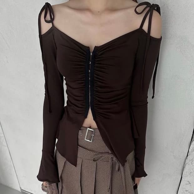 뉴얼린 브라운 셔링 블라우스 