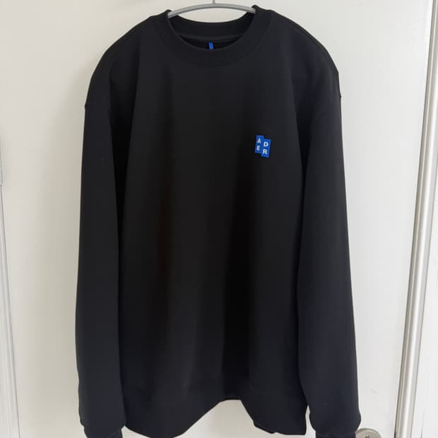 아더에러 맨투맨 판매합니다.