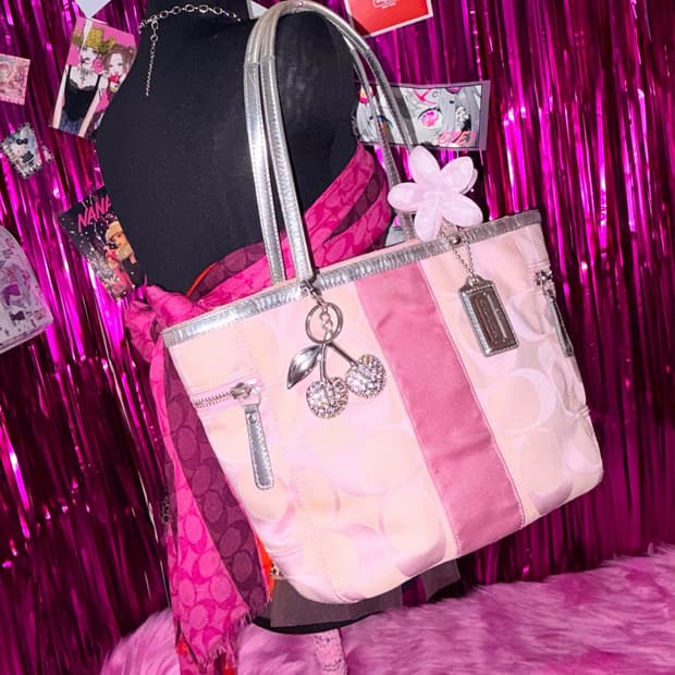 🌸Y2K) Coach 코치 시그니처 스트라이프 숄더백 핑크실버믹스