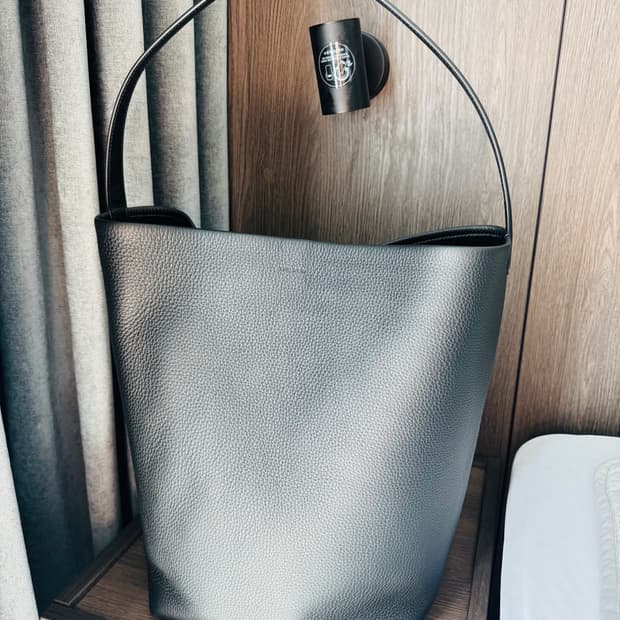 (새제품) 더로우 파크백 라지 블랙