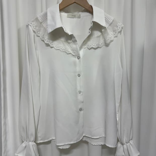 IFNE 화이트 레이스 프릴 블라우스