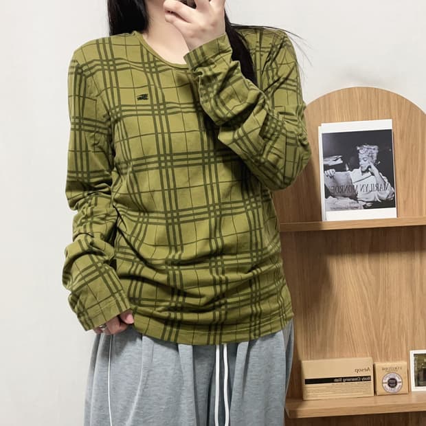 [정품] 버버리 올리브체크 라운드 긴팔티 [ M ]