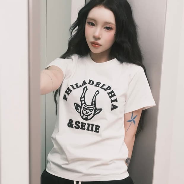seiie 세이에 악마 슬림핏 아플리케 반팔 티셔츠