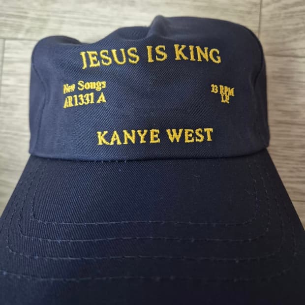 칸예 지져스킹 캡