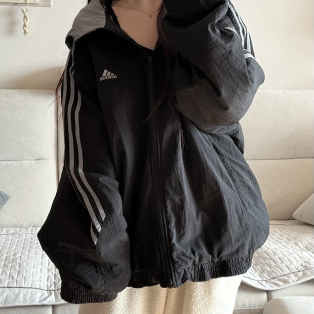 아디다스 블랙 그레이 누빔 점퍼