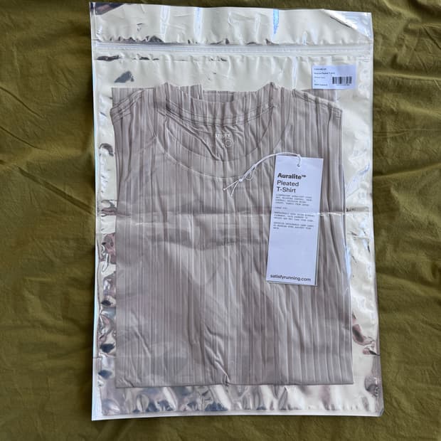 [3] 새티스파이 아우라라이트 플리츠 미네랄 듄 새상품급