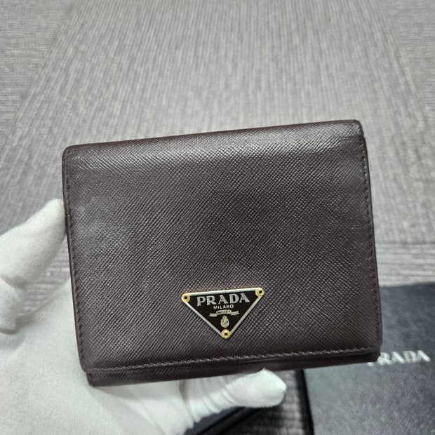 [정품][특가]프라다 사피아노 삼단지갑