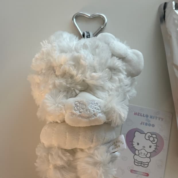 헬로키티x지수 콜라보 키링 시크릿 화이트