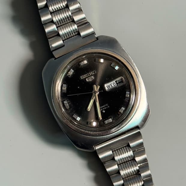 vintage SEIKO 5 Automatic metal watch