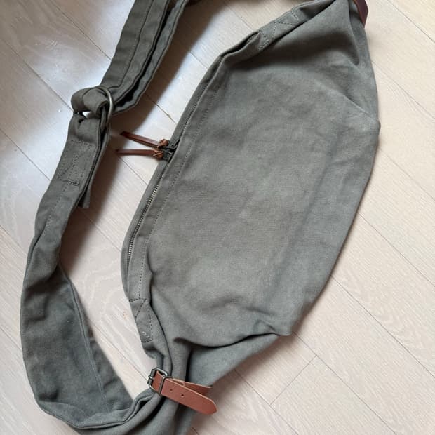 캐피탈 호버백 올리브