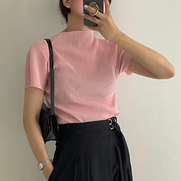 언더스탠딩 반하이넥 플리츠 반팔 핑크