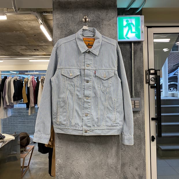 Levi's