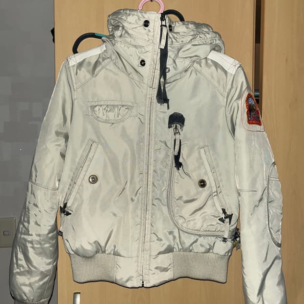 써스데이아일랜드 패치 패딩 점퍼