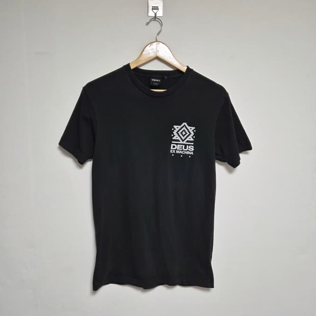 데우스Deus 로고 블랙 티셔츠 XS - T13