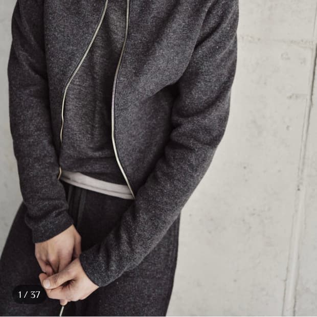 모노프리베 하이넥집업 구매합니다