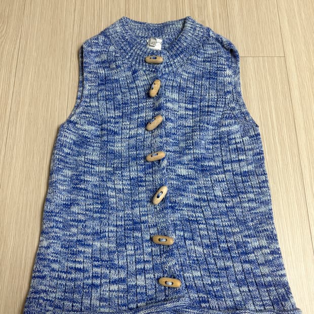 베이스레인지 슬리브리스 니트 탑