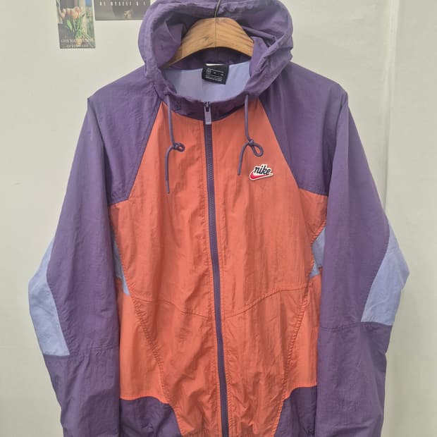 나이키의 컬러블록 디자인 바람막이  m 
