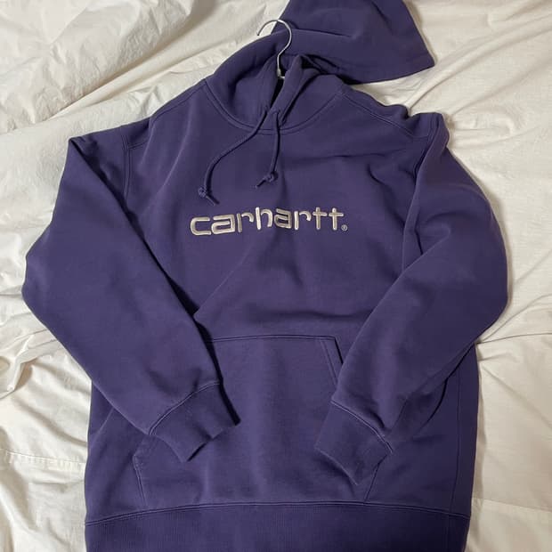 w’hooded carhartt sweatshirt