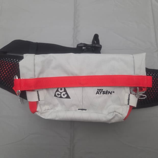 나이키 ACG 힙색 아이센 페니 팩 3L 화이트 포톤 더스트