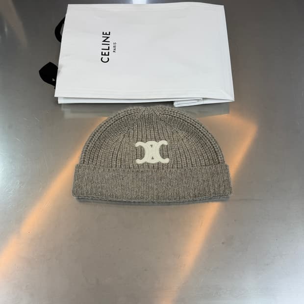 [리오브] 셀린느 트리오페 심리스 캐시미어 니트 비니