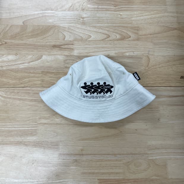 스투시 꼼데가르송 화이트 버킷햇 S
