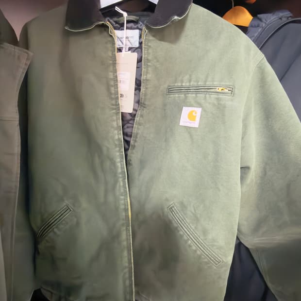 칼하트og디트로이트 올리브L사이팝니다