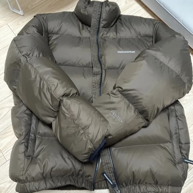 디스이스네버뎃 퍼텍스 푸퍼다운 브라운