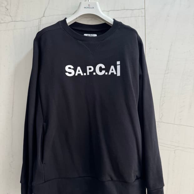 A.P.C. × sacai 로고 맨투맨