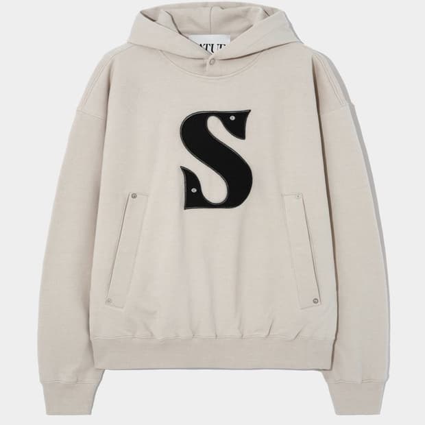 [새상품] 세터 리벳 아플리케 포켓 S 로고 후드 스웻 셔츠 아이보리