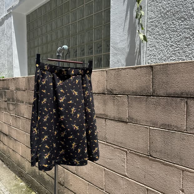 VINTAGE BLACK FLORAL MINI SKIRT