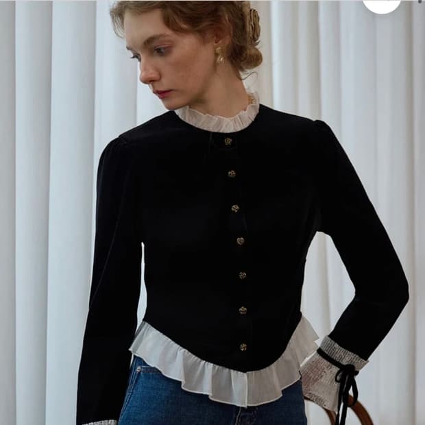 심플레트로 블랙 벨벳 레이스 블라우스